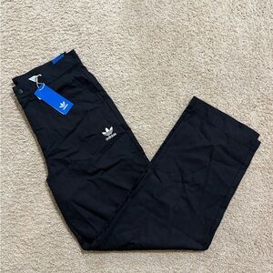 NEW Adidas Originals Mens Pants Ess Chino Skateboarding JD2442 Sz 32, 34, 35, 36